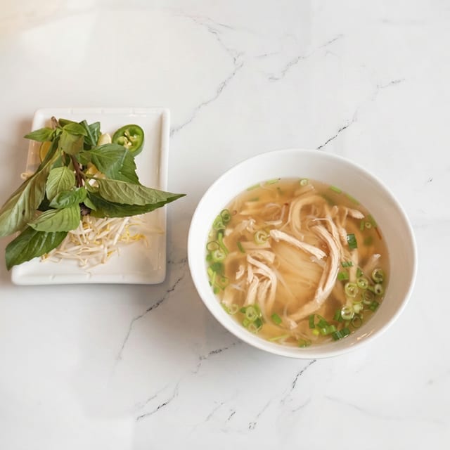 P10. Chicken with Fried Onion - Gà (M).